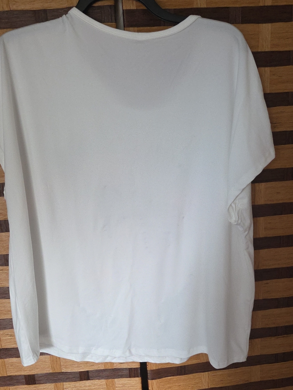Nwot!! White Women's Graphic Tee with Bow-Back Illustration - Picture 6 of 7